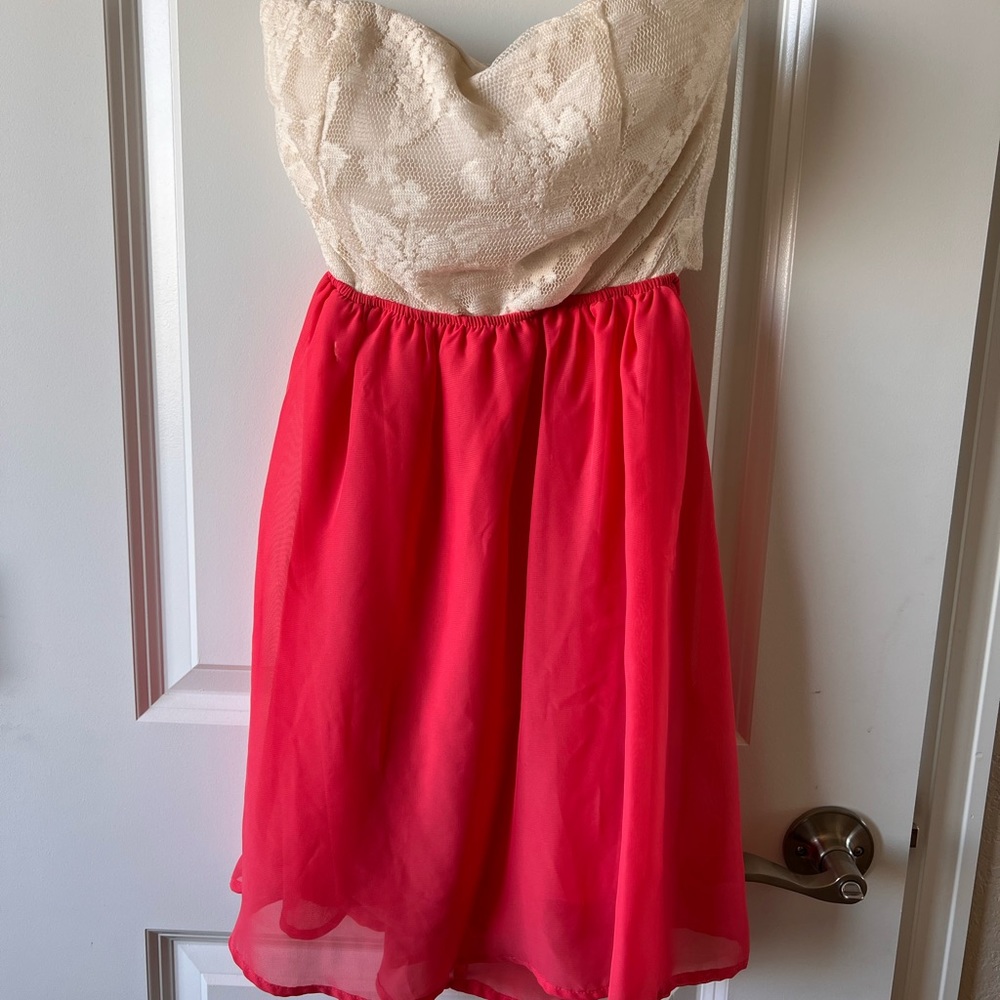 Strapless short pink and white dress